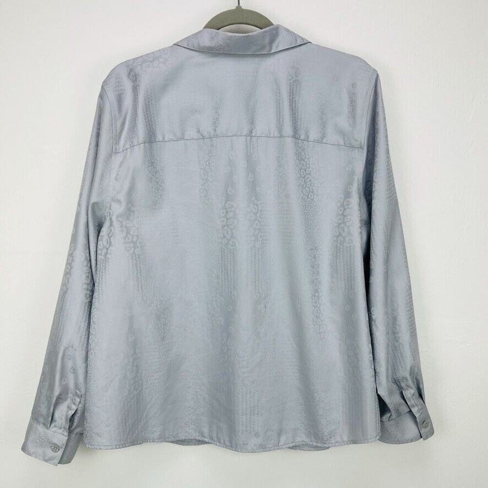 Chico's Silver Satin Leopard Jacquard Button Up Blouse XL Easy Care Work Travel - Picture 8 of 10